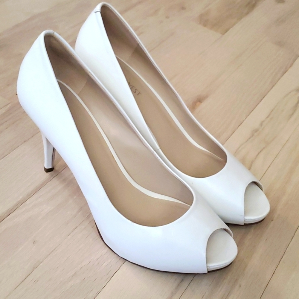 EUC Nine West Kelsy Women's Leather Peep Toe Bridal Pumps Heels Size 8.5 White